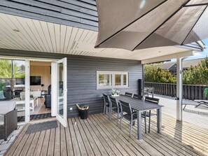 Outdoor dining - "Anouk" - 700m from the sea by Interhome (Humble)