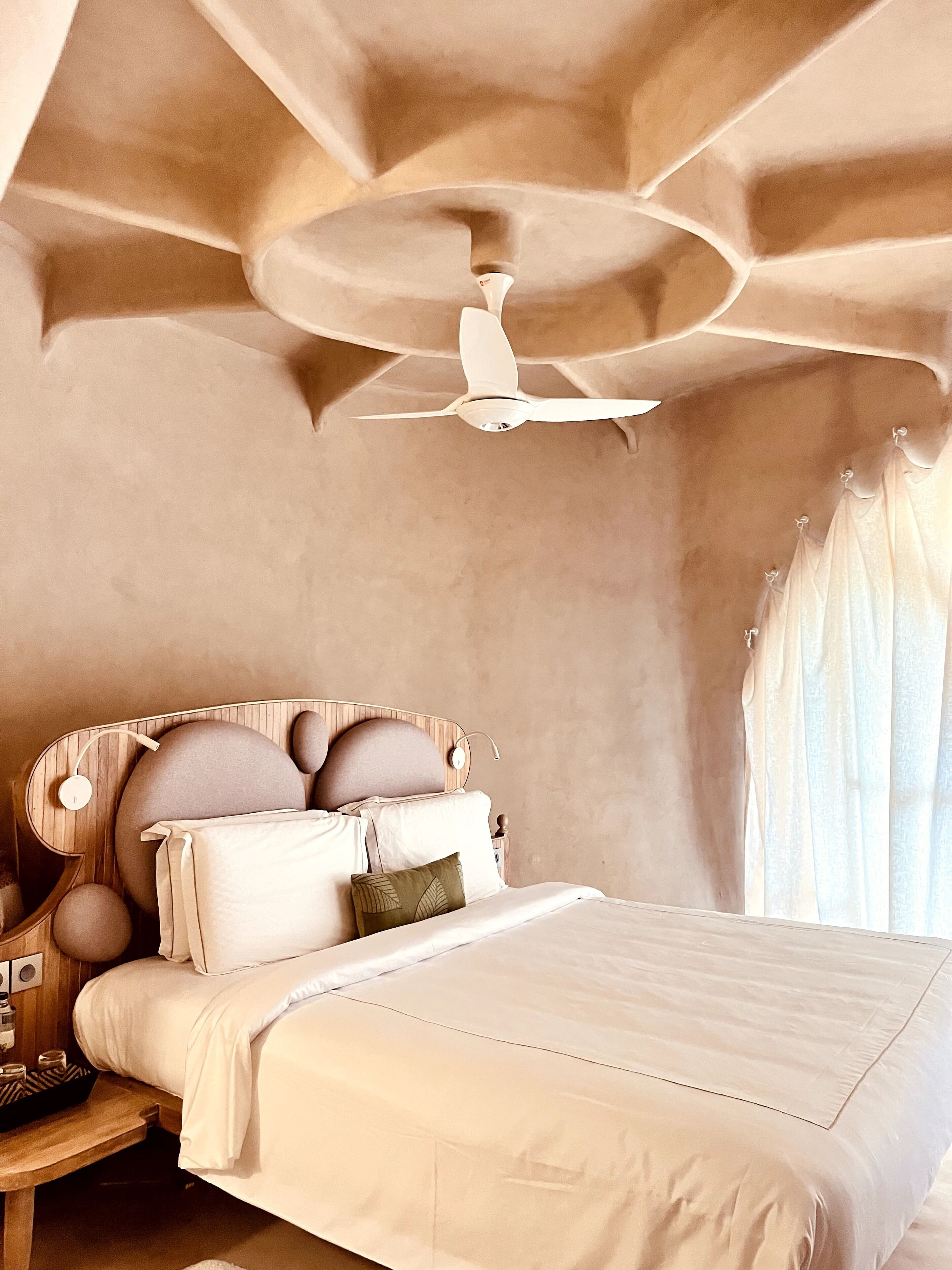 Bhavya Guha | デスク、WiFi (無料)