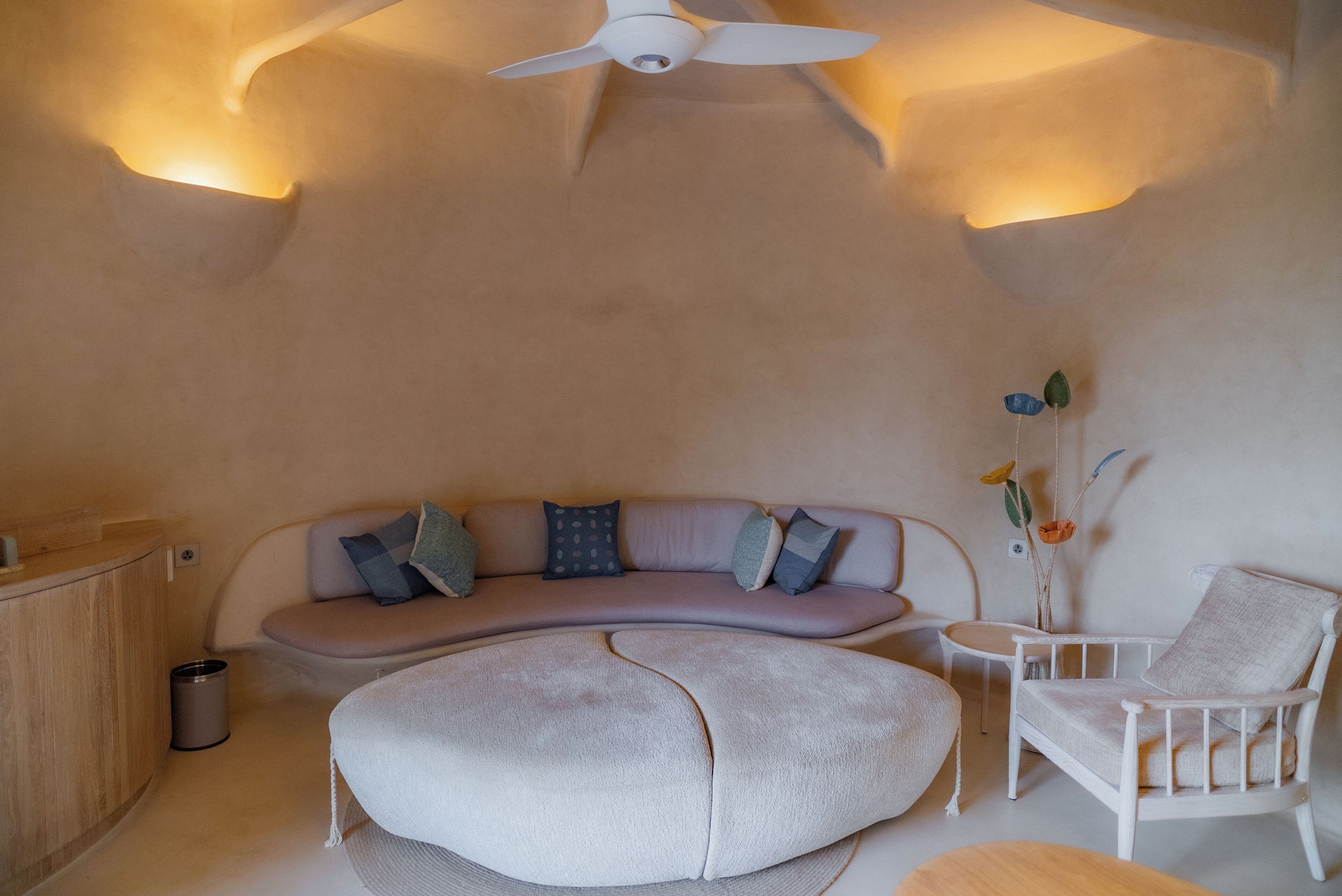 Bhavya Guha | โต๊ะทำงาน, Wi-Fi ฟรี