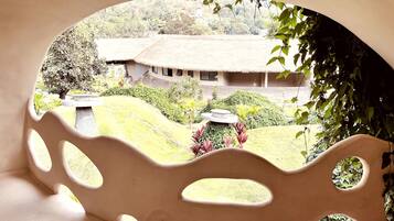 Kutumbh Guha | Meja kerja dan Wi-Fi gratis