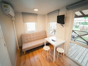 Bungalow | Living area - Bungalow in Xilxes With Patio for Couple (Chilches)