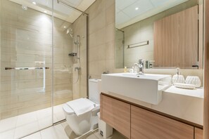 Shower, hair dryer, bidet, towels - Cozy 1BR, Easy Access to Dubai Mall – Azizi Riviera 36 by Deluxe Holiday Homes (Dubai)