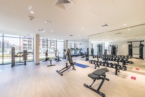Fitness facility - Cozy 1BR, Easy Access to Dubai Mall – Azizi Riviera 36 by Deluxe Holiday Homes (Dubai)