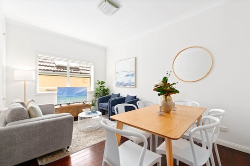 Bright 3-bed Apartment Near Coogee Beach