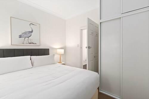 Bright 3-bed Apartment Near Coogee Beach