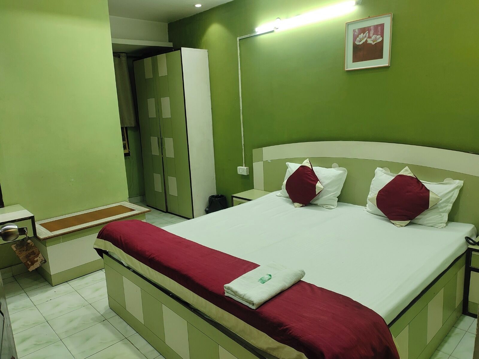 Classic Double Room | Laptop workspace