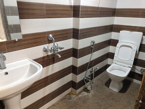 Bathroom | Shower, towels, soap, toilet paper - Hotel Nirmal Palace (Kanpur)