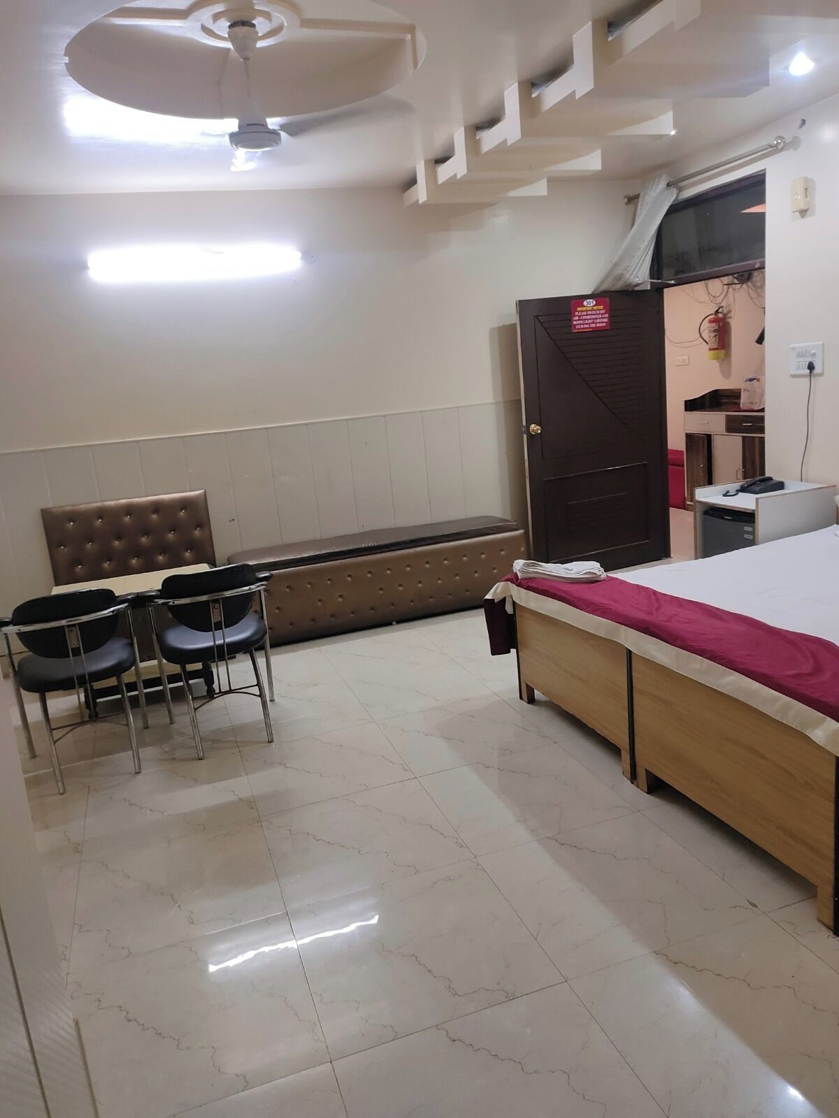 クラシック ダブルルーム | ノートパソコン用作業スペース