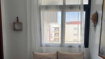 Comfort Apartment, 2 Bedrooms, Air conditioning, Sea View | Living area