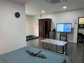 Family House, Patio, Park View | Living area - M-Resort pathumthani (Lat Lum Kaeo)