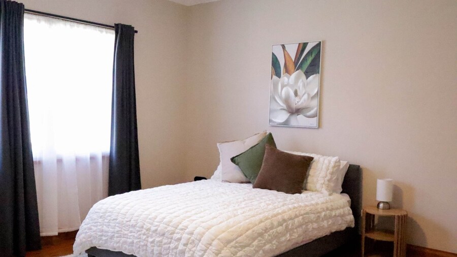 Spacious 3-bed Home in Central Tenterfield
