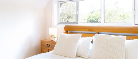 Apartment | 4 bedrooms, laptop workspace, bed sheets
