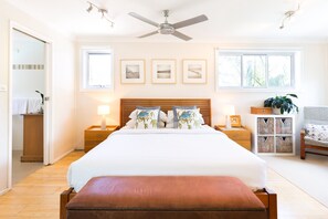 Apartment | 4 bedrooms, laptop workspace, bed sheets - A Place to Unwind and Enjoy the Northern Beaches (Sydney)