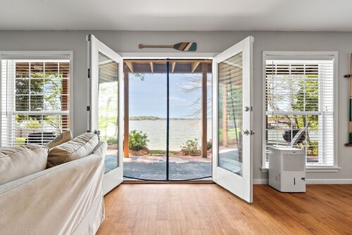 New! Daydream Believer is a 4BR, 2.5BA Lake Martin home that is PET FRIENDLY!