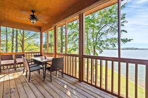 Outdoor dining - New! Daydream Believer is a 4BR, 2.5BA Lake Martin home that is PET FRIENDLY! (Dadeville)
