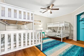 4 bedrooms, desk, iron/ironing board, WiFi - New! Daydream Believer is a 4BR, 2.5BA Lake Martin home that is PET FRIENDLY! (Dadeville)