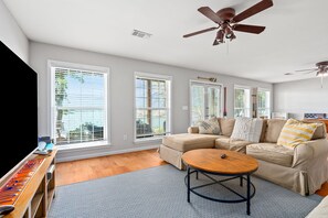 TV, fireplace, video games, books - New! Daydream Believer is a 4BR, 2.5BA Lake Martin home that is PET FRIENDLY! (Dadeville)
