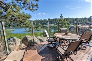 Signature-Haus, 5 Schlafzimmer, Whirlpool, Seeblick | Terrasse/Patio