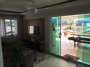 Front of property - Cobertura com banheira aquecida  (Jardim Las Palmas Guarujá)