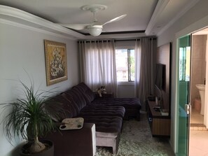 Living area - Cobertura com banheira aquecida  (Jardim Las Palmas Guarujá)