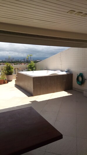 Apartment | Terrace/patio - Cobertura com banheira aquecida  (Guaruja)