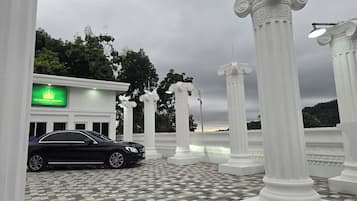 Vista frontal de la propiedad