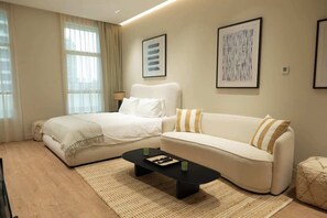Smart TV, offices - Stylish cozy studio in the heart of Business Bay (Dubai)