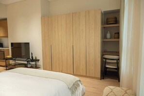 Iron/ironing board, free WiFi, bed sheets - Stylish cozy studio in the heart of Business Bay (Dubai)