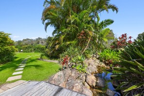 Apartment | Garden - 2-bed Beachfront Escape With Pool and BBQ Access (Gold Coast)