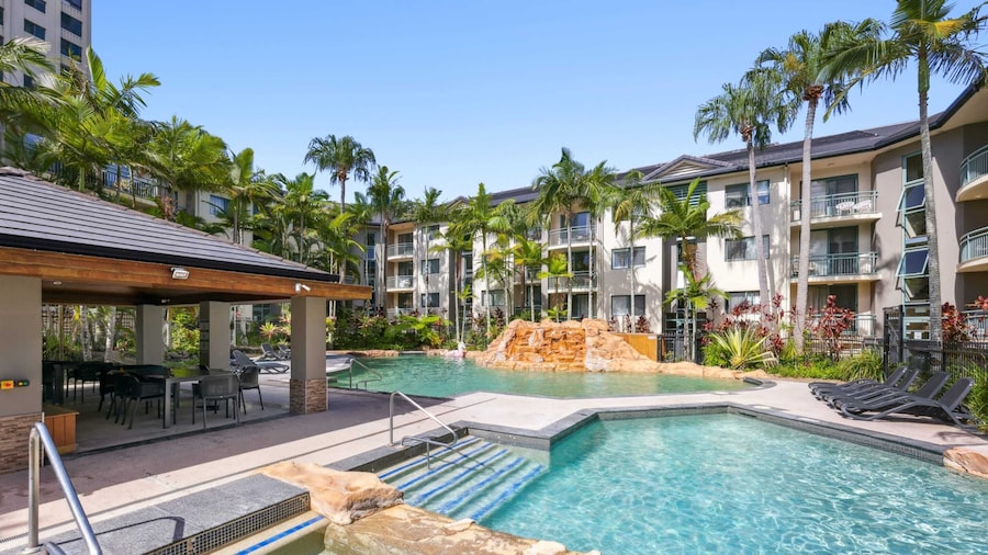 2-bed Beachfront Escape With Pool and BBQ Access