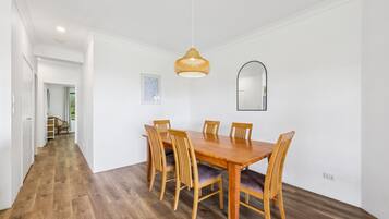 Apartment | Dining
