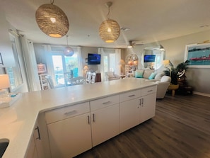 Interior - Grand Caribbean East 301 Destin - Steps to Crystal Beach at Tarpon Beach Park (Destin)