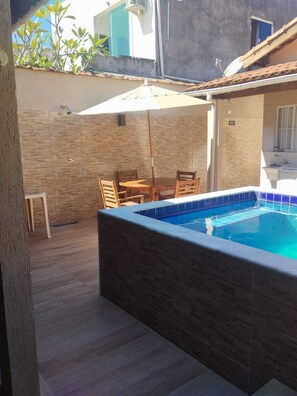 Outdoor dining - Vacation home in Guarujá. (Guarujá)