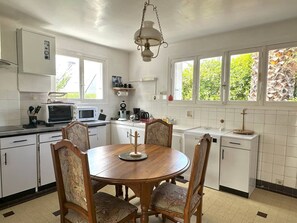 Dining - House with enclosed garden in Ploumanac’h (Perros-Guirec)