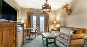 Living area - Big Cedar Wilderness  Club Studio  Relaxing resort in charming Ridgedale (Ridgedale)