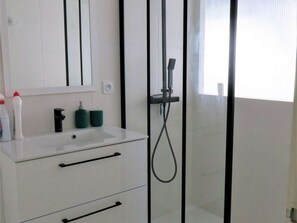 Bathroom - Beachfront house in Trébeurden with garden and terrace (Trébeurden)