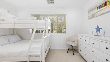 4 عدّة غرف نوم وملاءات أسرّة