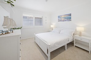 Apartment | 4 bedrooms, bed sheets - Spacious 4-bed Home Near Avalon Beach (Sydney)
