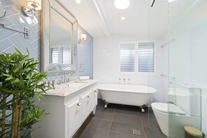 Appartement | Badkamer | Een bad