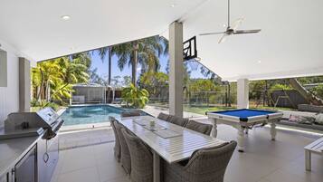 Apartment | Outdoor dining