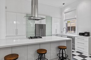 Apartment | Private kitchen - Heritage Bluestone Home Near Scotch College (Adelaide)