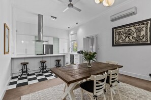 Apartment | Private kitchen - Heritage Bluestone Home Near Scotch College (Adelaide)