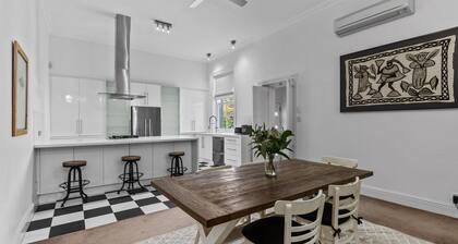 Heritage Bluestone Home Near Scotch College
