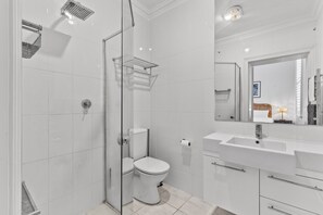 Apartment | Bathroom - Heritage Bluestone Home Near Scotch College (Adelaide)