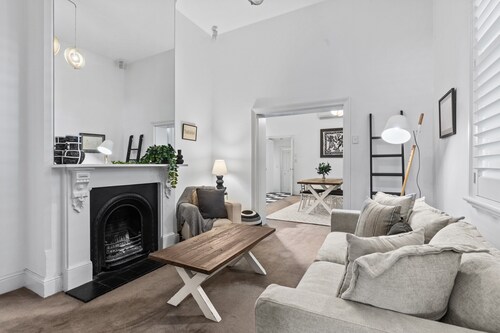 Heritage Bluestone Home Near Scotch College