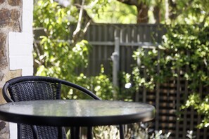 Apartment | Outdoor dining - Heritage Bluestone Home Near Scotch College (Adelaide)