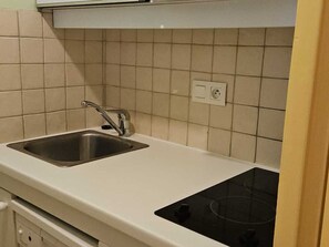 Kühlschrank, Mikrowelle, Geschirrspüler