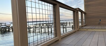 7-bed, 5 bath house with gaming, hot tub & pool overlooking Kettle Creek Bay NJ