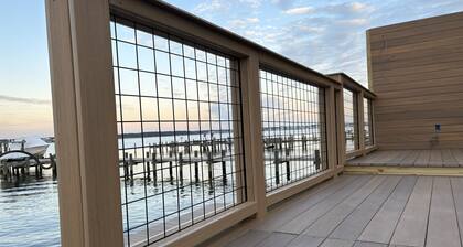 7-bed, 5 bath house with gaming, hot tub & pool overlooking Kettle Creek Bay NJ