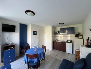 Interior - Charming T2 with Shared Pool and WIFI 200m from the Spa (La Roche-Posay)
